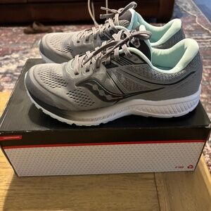 Women athletic shoes 10W